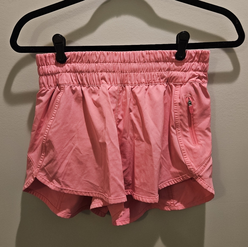 Lululemon hot pink hotty hot shorts size 6 EUC